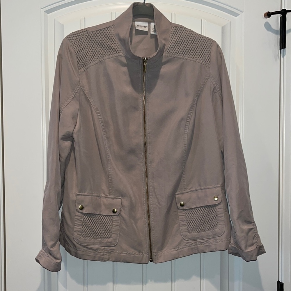 CHICOS Zenergy tan neural mesh detail lightweight zip jacket size (1) M 8 safari